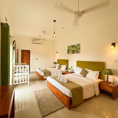 J Leaf Hotel By Blue Bird Negombo Exterior photo