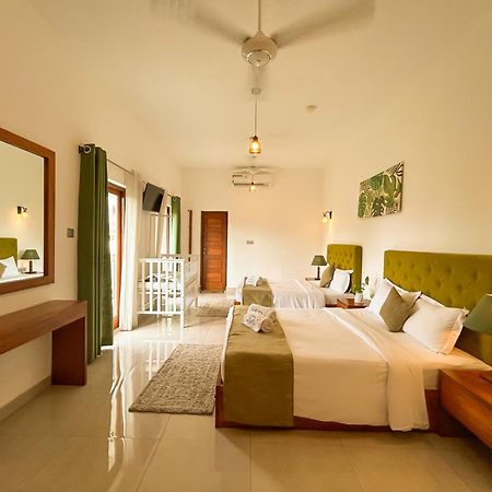 J Leaf Hotel By Blue Bird Negombo Exterior photo