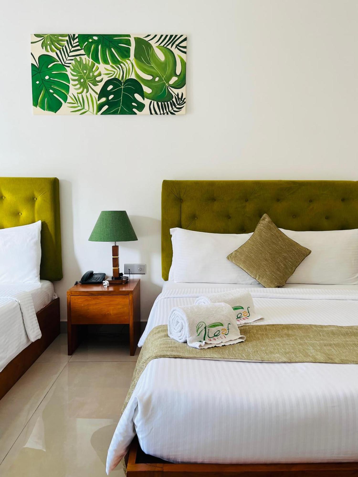 J Leaf Hotel By Blue Bird Negombo Exterior photo