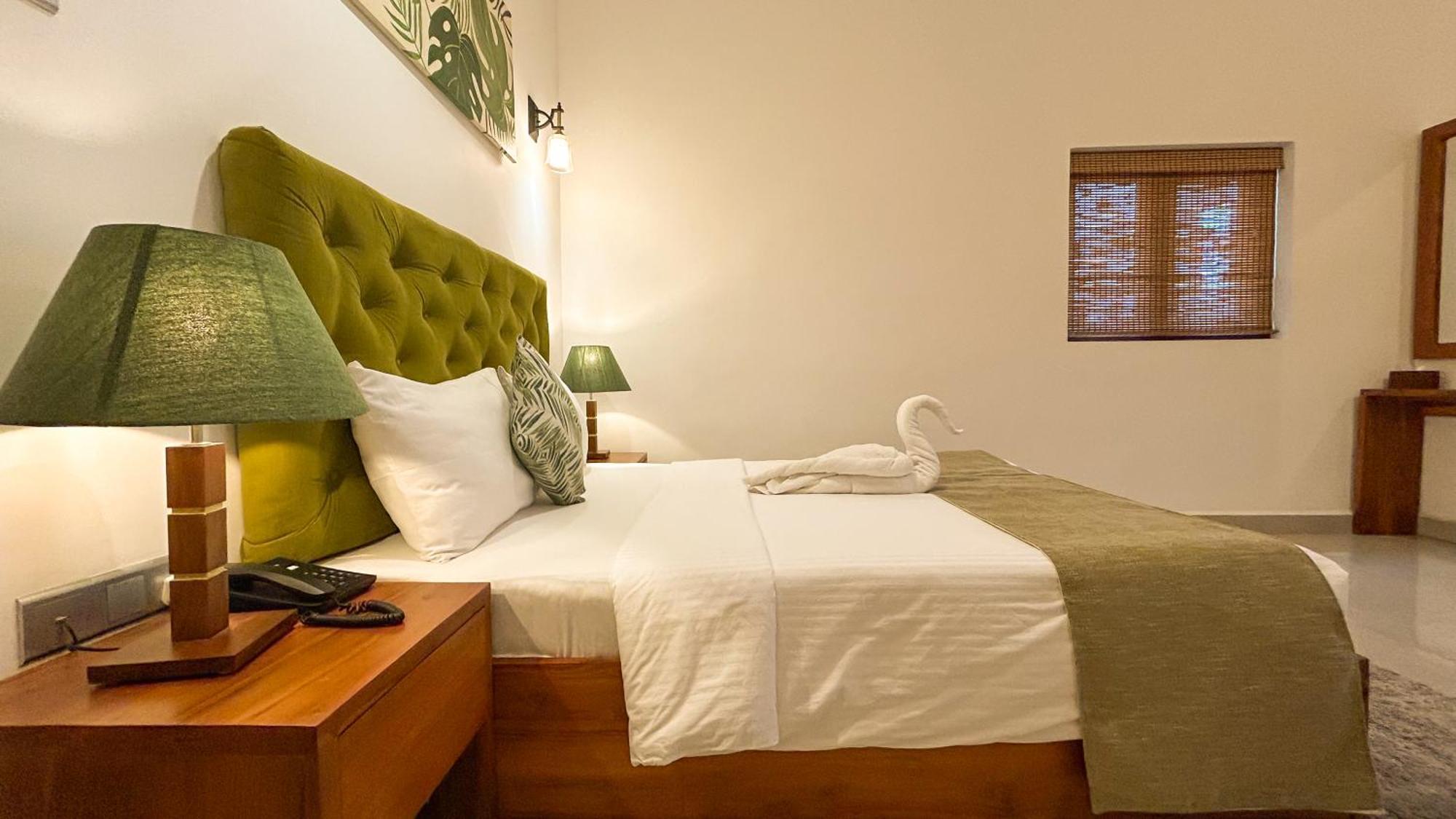 J Leaf Hotel By Blue Bird Negombo Exterior photo
