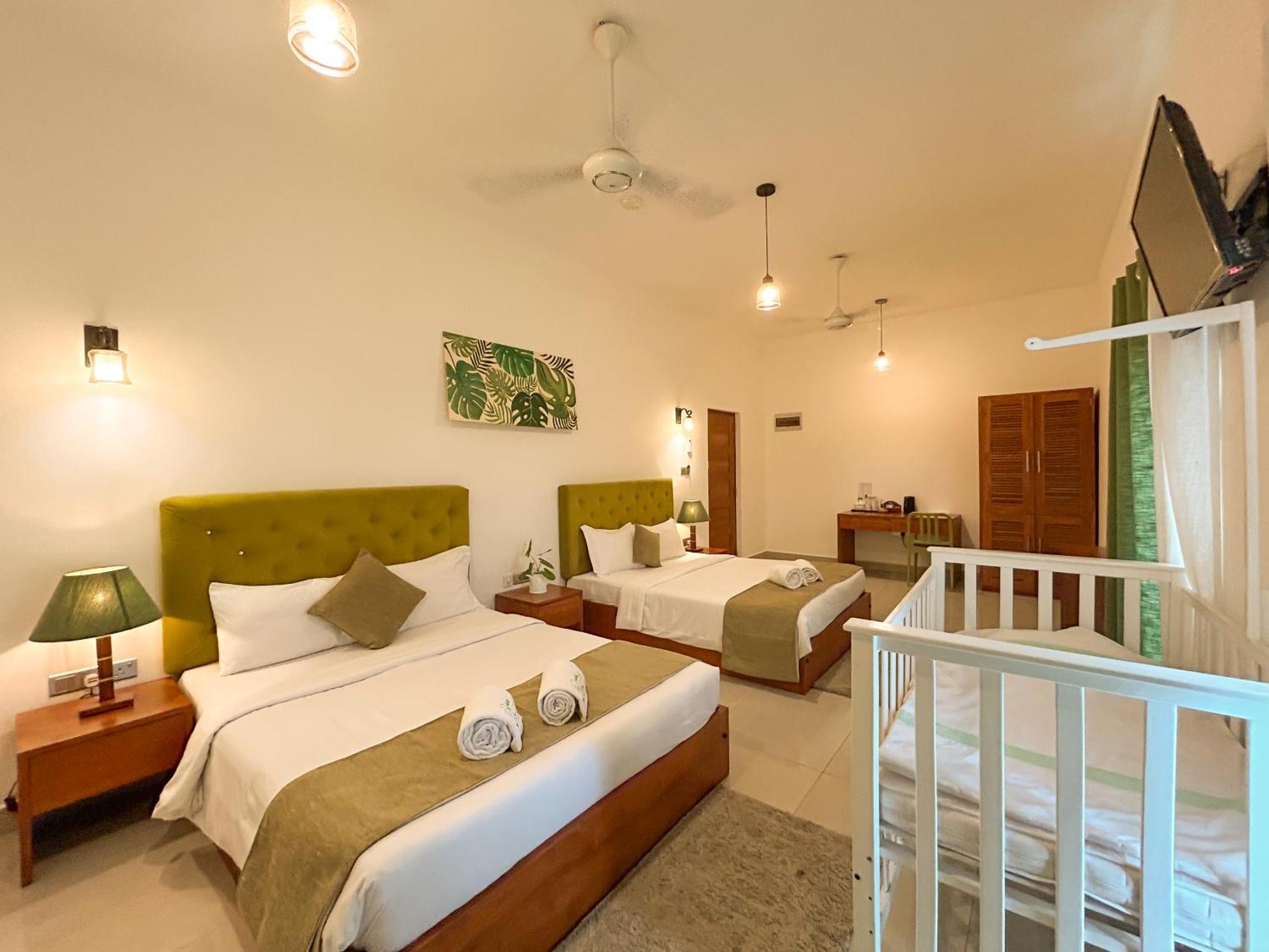 J Leaf Hotel By Blue Bird Negombo Exterior photo